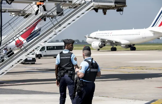 Les force de sécurité en poste à l'aéroport Roissy-Charles-de-Gaulle de Paris ont démantelé un réseau d'immigration clandestine en provenance de l'Afrique subsaharienne.