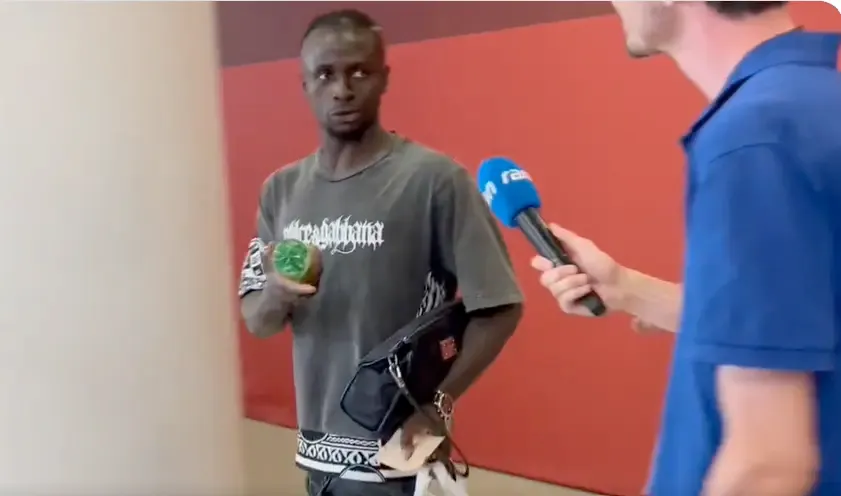 Mané s'en prend à un journaliste (vidéo)