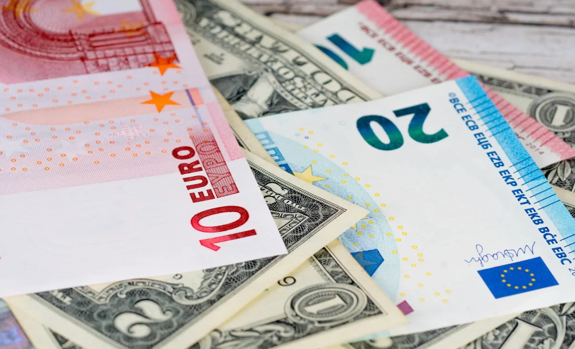 Taux de change de l’euro face au dinar en Algérie le 30 Août 2023 : marché officiel et square port saïd