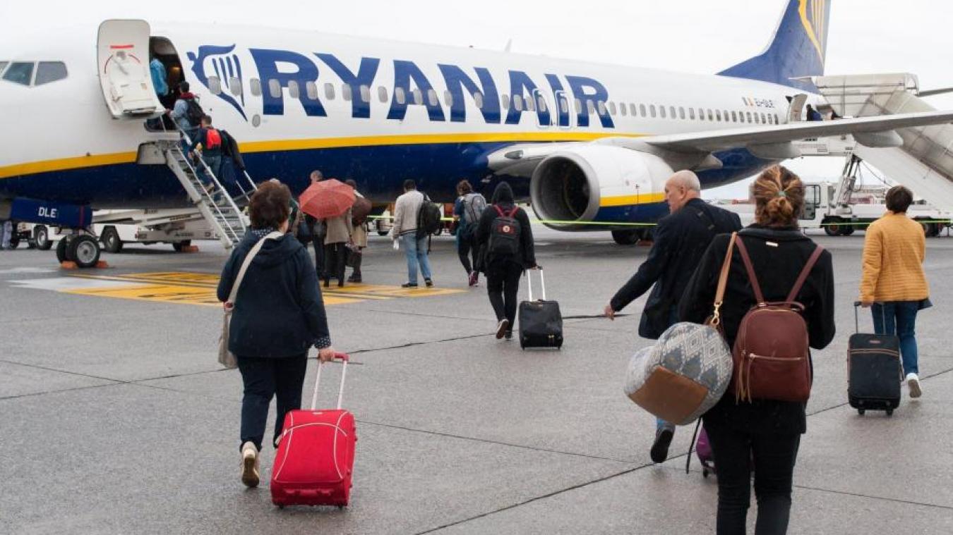 Voyager avec style : guide complet pour transporter vos instruments de musique en avion avec la compagnie Ryanair