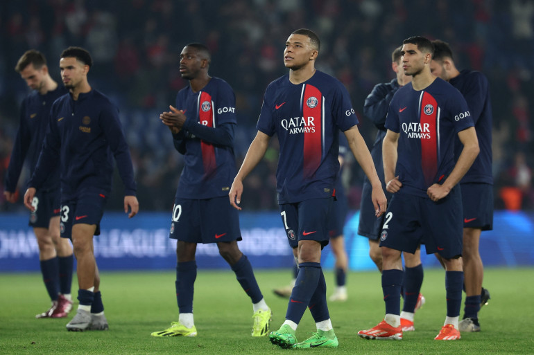 Dans ses propos, Mbappé évoque la fin prochaine de son aventure parisienne, annonçant son dernier match au Parc des Princes pour le dimanche suivant. « Voilà, c’est ma dernière année au Paris Saint-Germain, je ne vais pas prolonger, et je vais terminer mon aventure dans quelques semaines. J’ai mon dernier match au Parc des Princes dimanche », a dit l’international français.