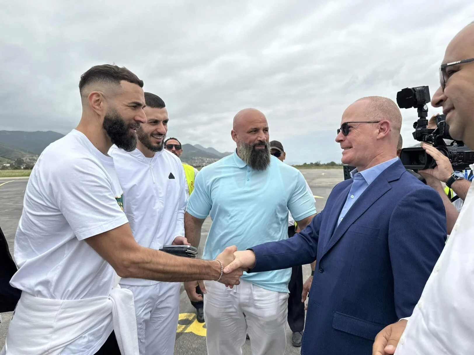 Karim Benzema en Algérie : "Je suis très heureux d’être ici", un retour aux origines