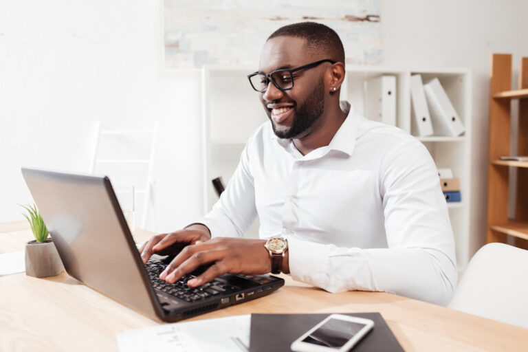 Pourquoi chaque jeune entrepreneur devrait investir dans le Community Management dès le départ 🚀 I Mentor Auréole